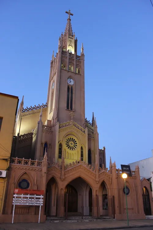 2304px-Iglesia_Santa_Isabel_2
