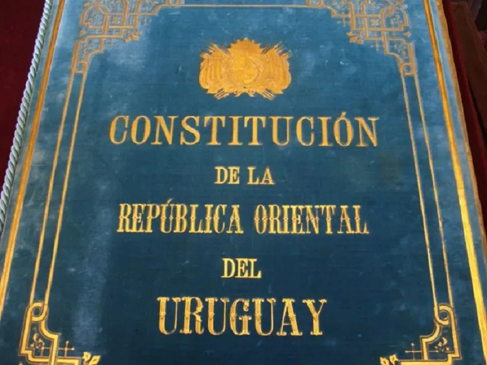 Constitucion-Uruguay_Parlamento_960 jpg