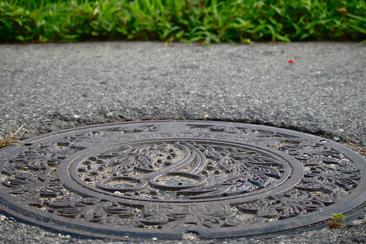 manhole-cover-4345294_1280