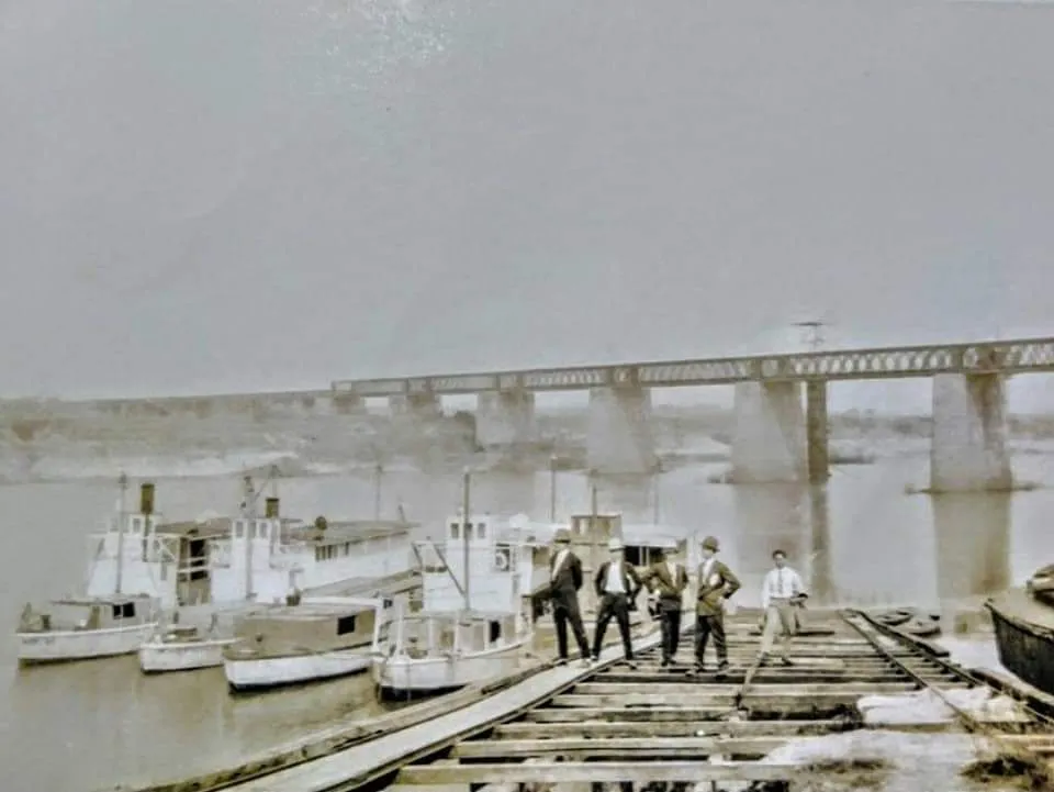 Laurenti Paso de los Toros Puente Ferrocarrilero y pasajeros vapores