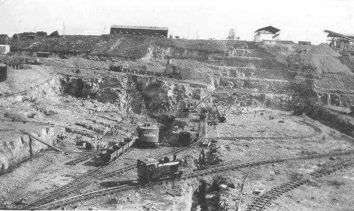 Locomotora en obra en Bonete