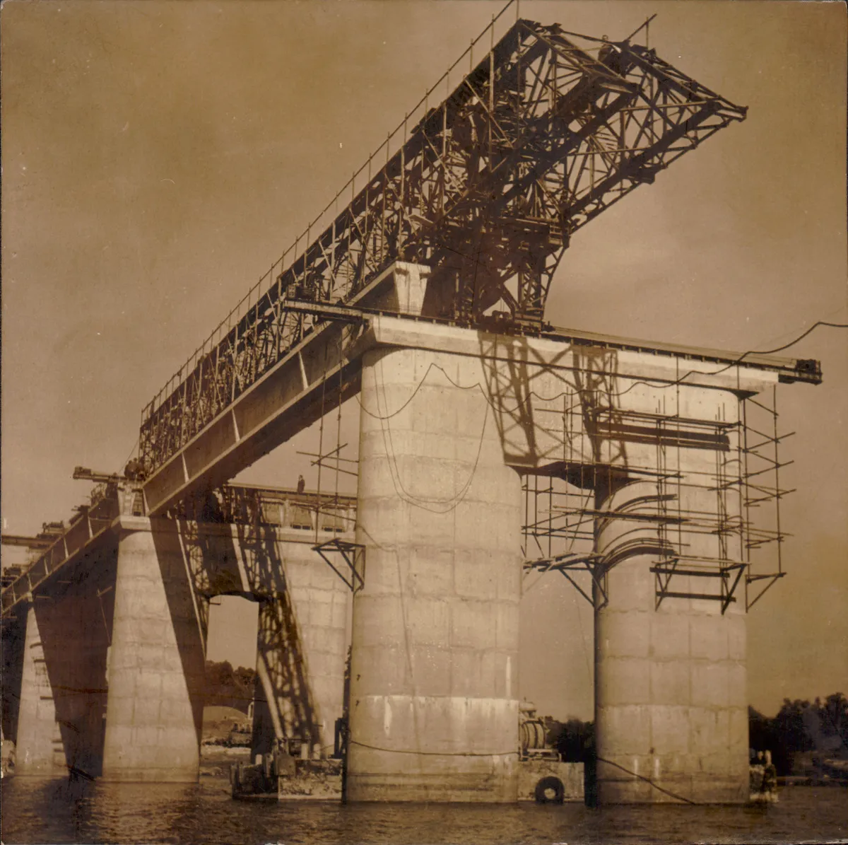 Puente sobre el rio Negro en Soriano 1958